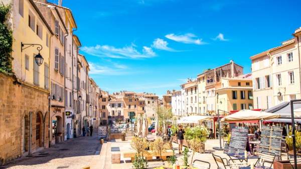 Place Aix en Provence près de La Magdeleine à Gemenos