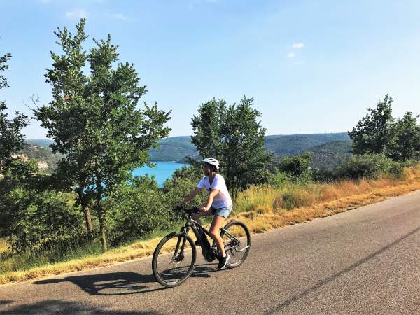 Balade en vélo et Randonnées dans les massifs de Provence, aux portes de La Magdeleine