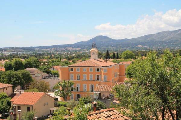 La Magdeleine à Gemenos au pied de la Sainte Baume face au Garlaban